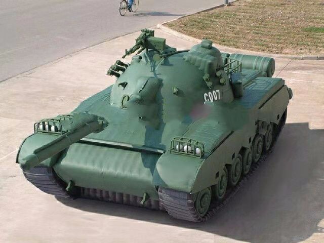 军用充气坦克车